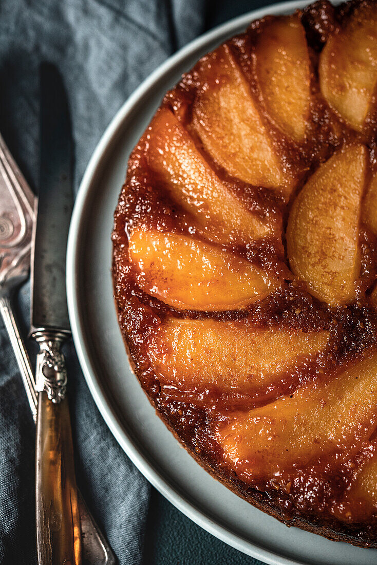 Apple tart with hazelnuts