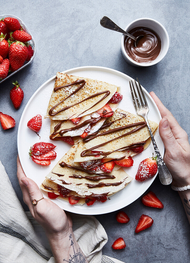 Crêpes with strawberries and melted chocolate