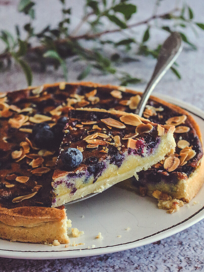 Mandelkuchen mit Heidelbeeren