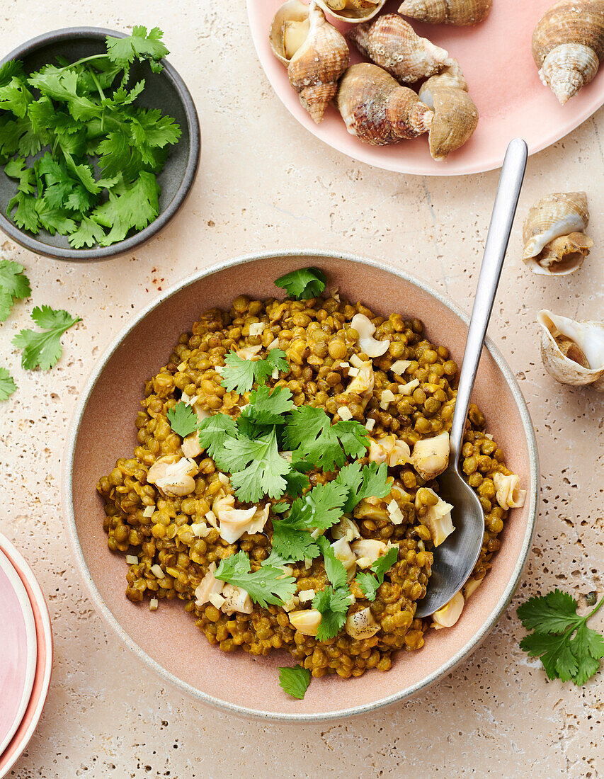 Linsencurry mit Wellhornschnecken