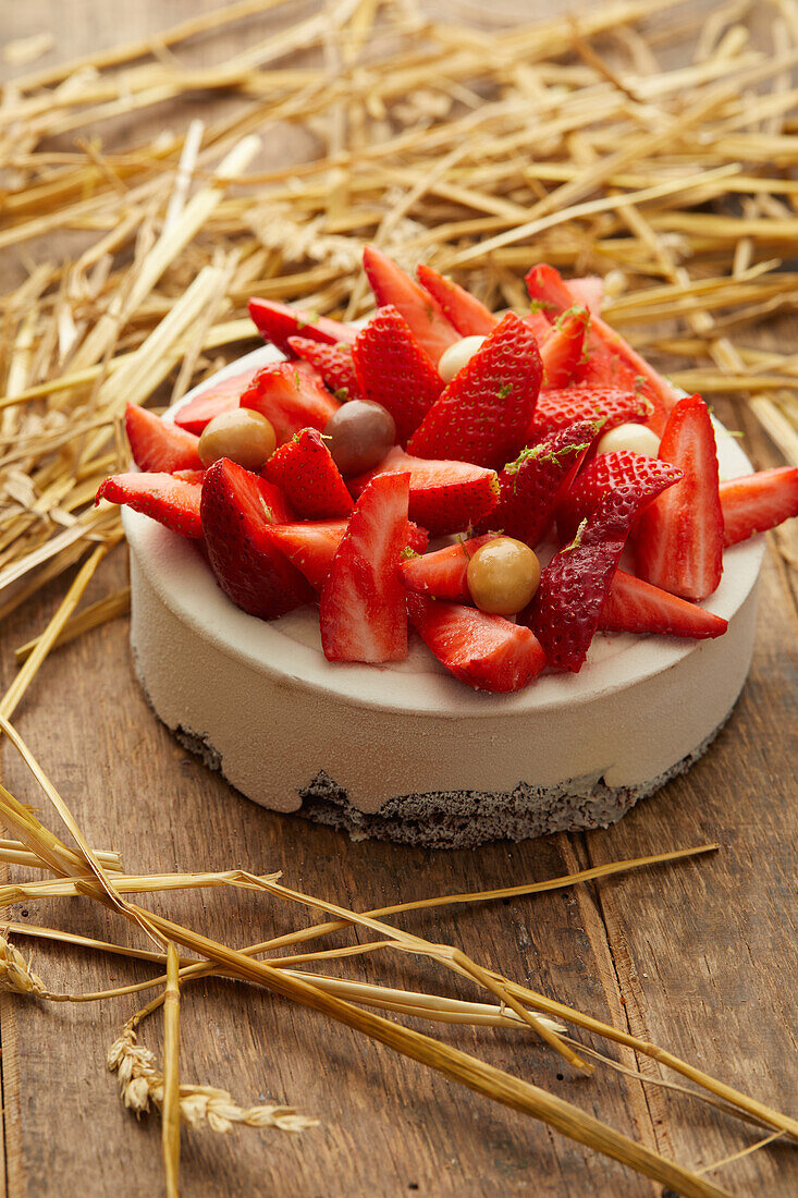 Cheesecake with white chocolate and strawberries for Easter