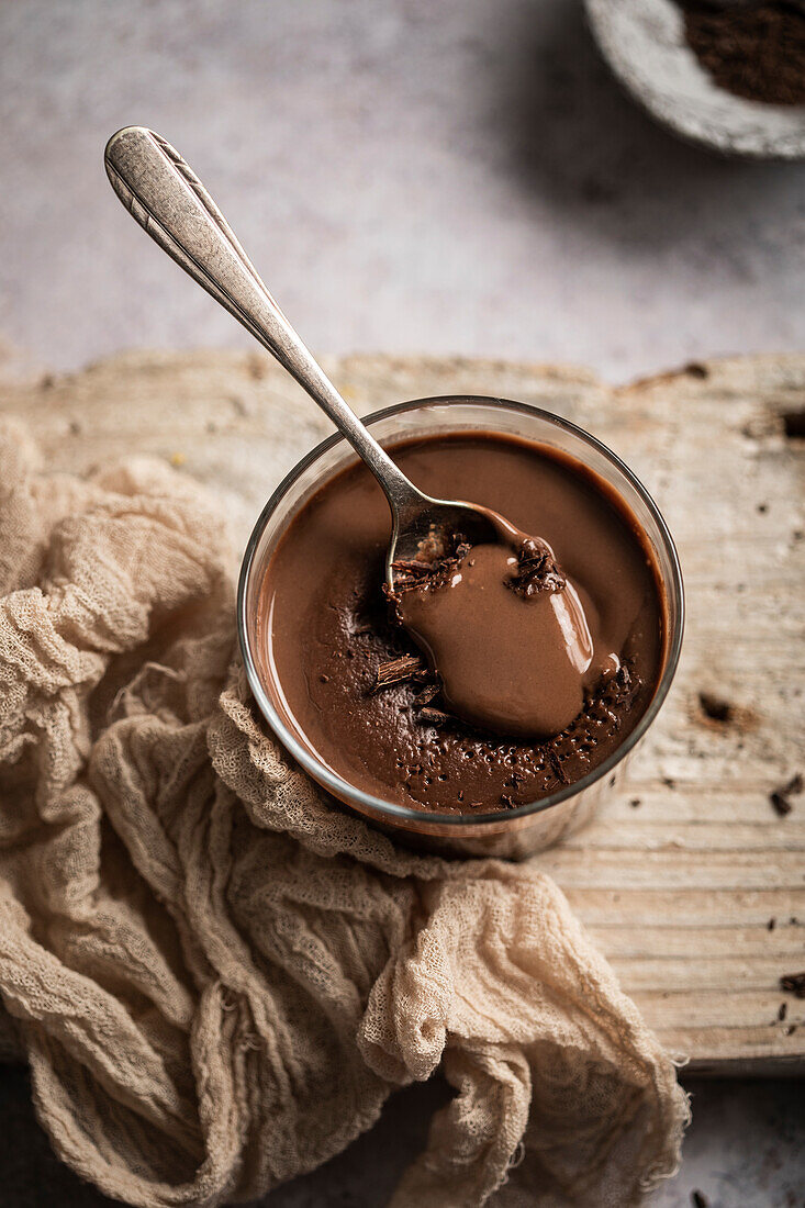 Dessertcreme mit dunkler Schokolade