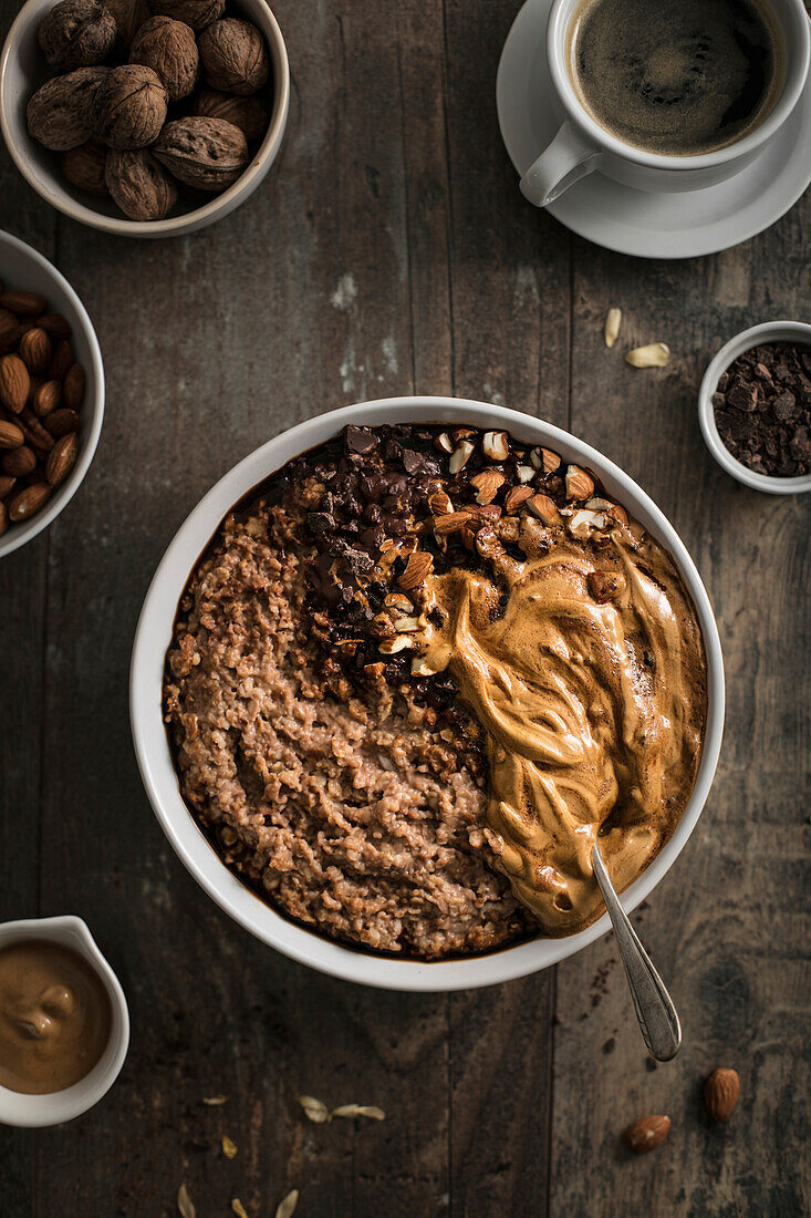 Porridge with almonds and chocolate-chocolate mousse