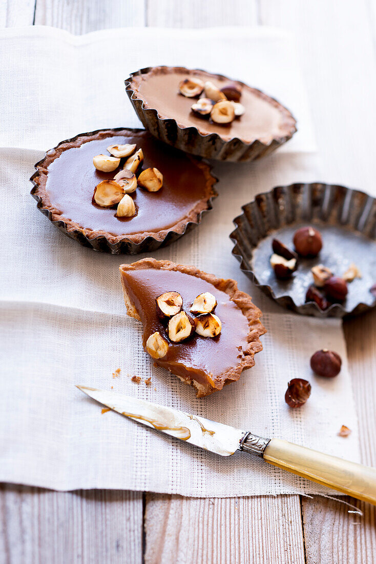 Toffee tartlets topped with roasted hazelnuts