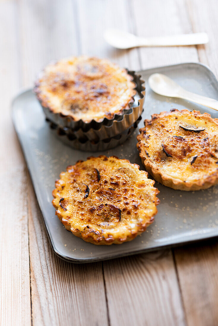 Karamellisierte Tartelettes mit Banane und Vanille