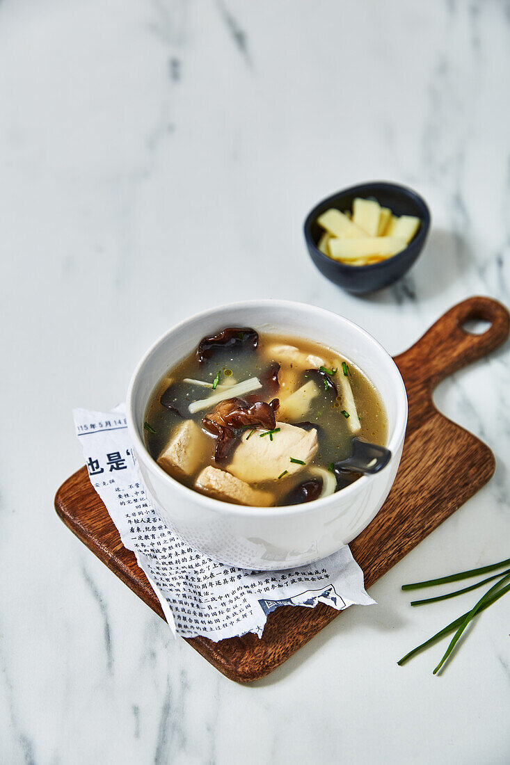 Peking soup (sour-hot soup, China)