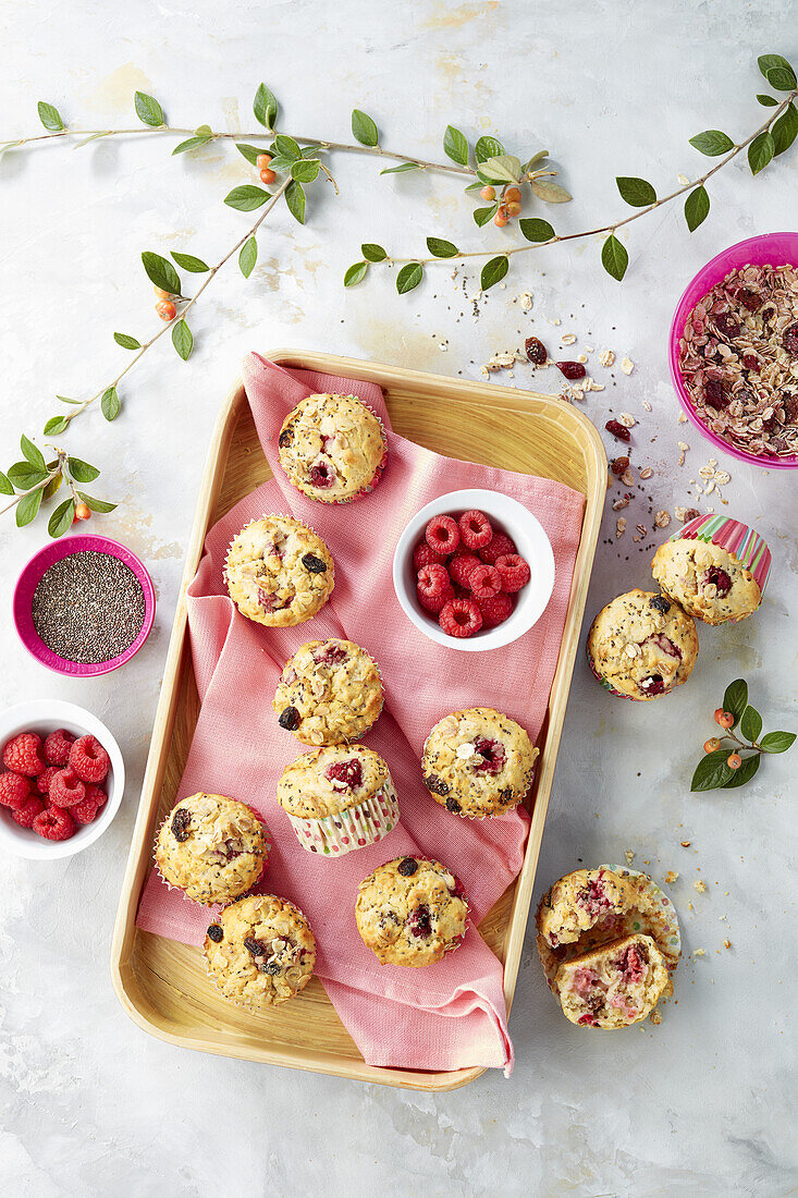 Small muesli muffins with raspberries