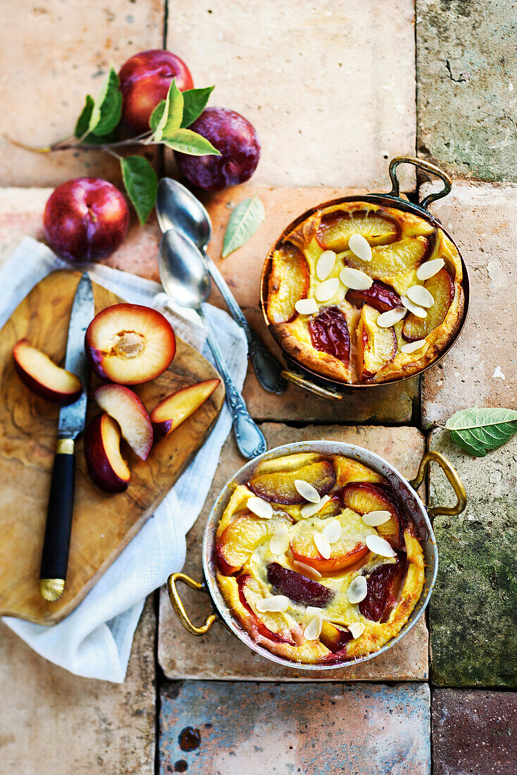 Kleine Clafoutis mit Pflaumen