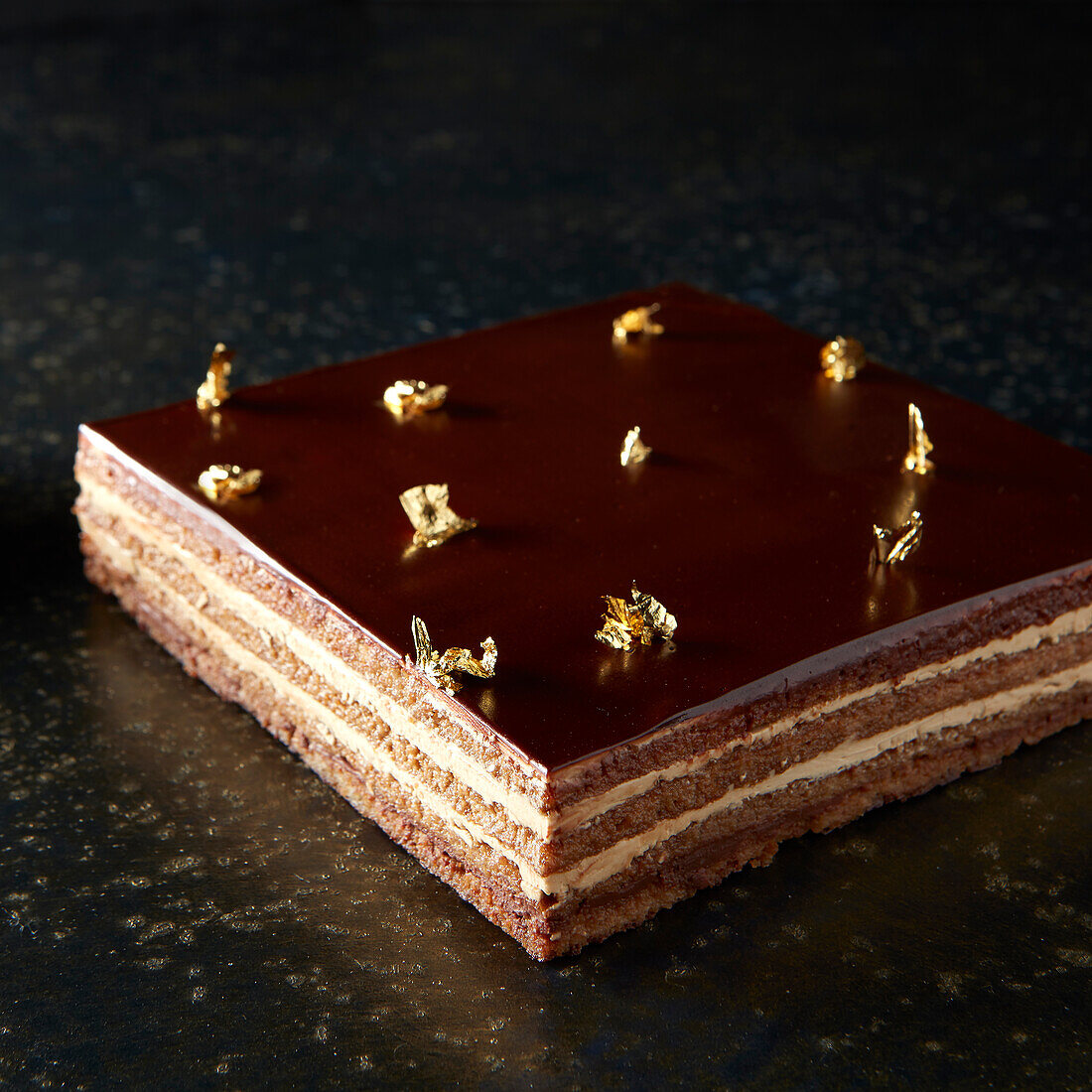 Opéra (Französische Mandel-Biskuit-Torte mit Schokoladenglasur)