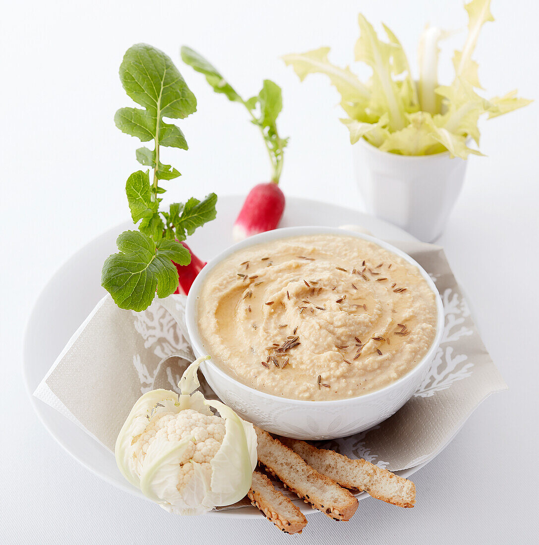 Hummus als Dip für Gemüse