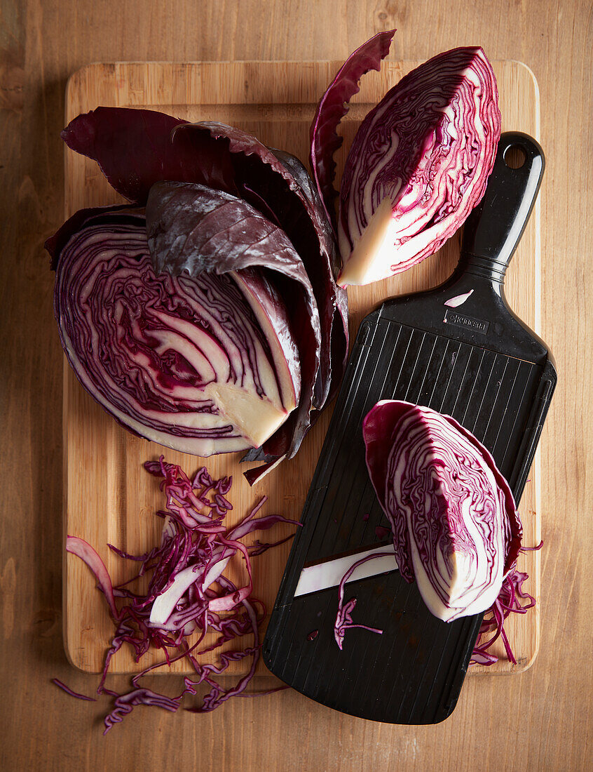Grating the red cabbage into thin slices