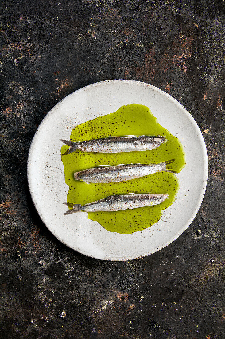 Fresh anchovies with green sauce