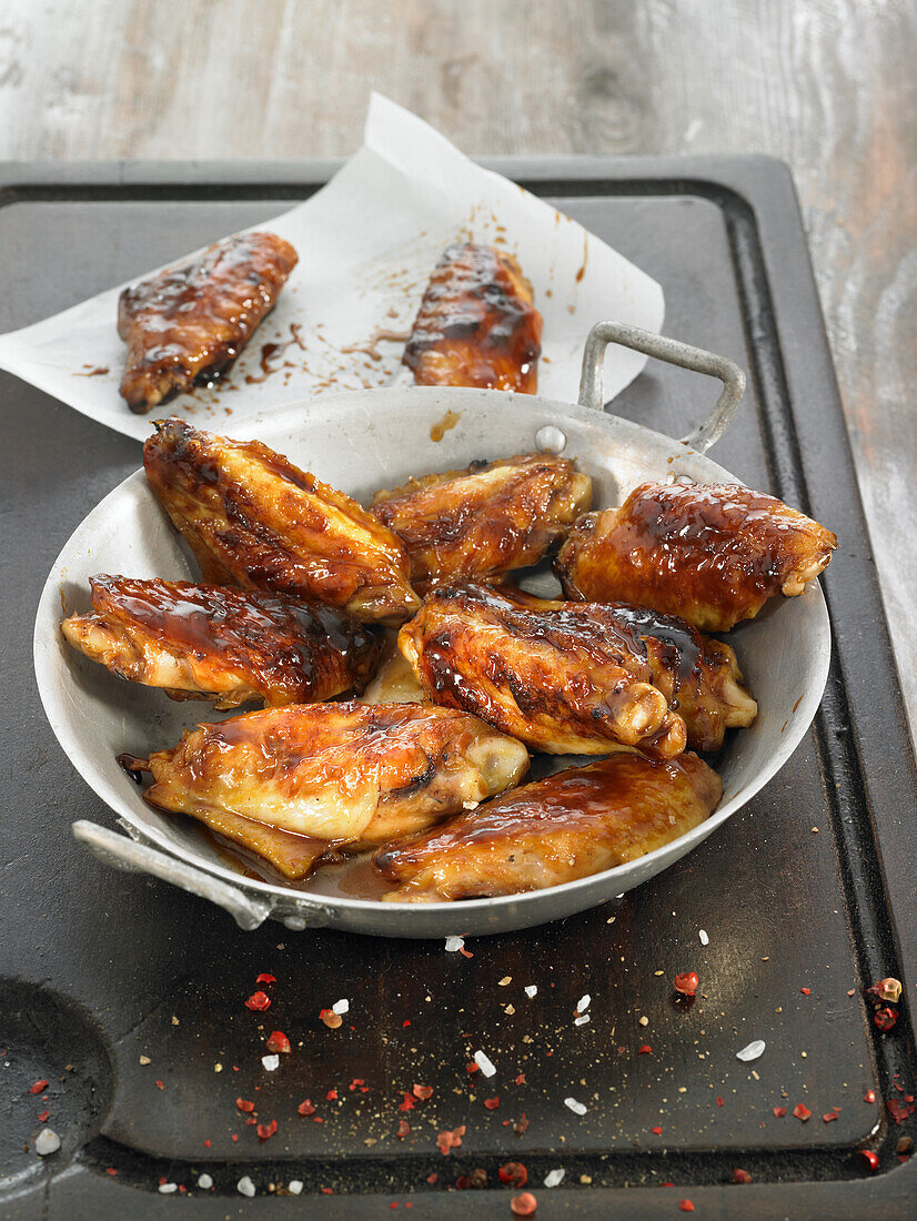 Caramelised chicken wings with beer sauce