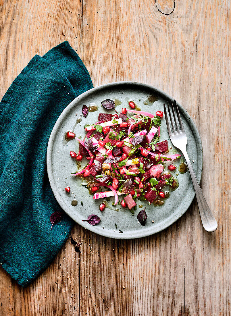 Beetroot tartare with onions and pomegranate