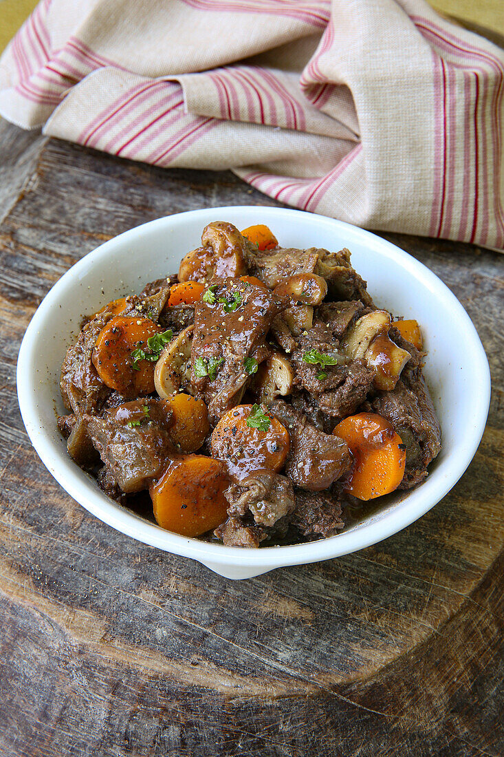 Braised venison with carrots and mushrooms