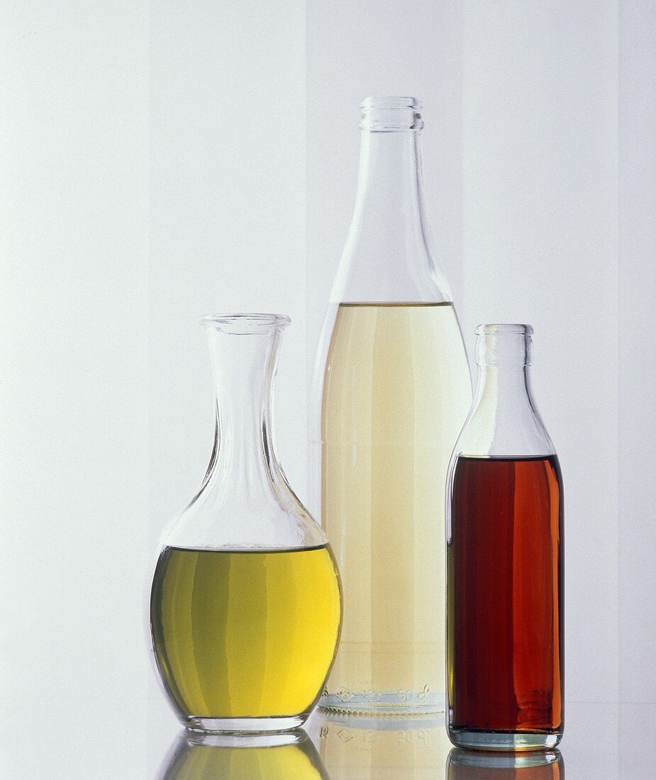 Drei verschiedene Ölflaschen