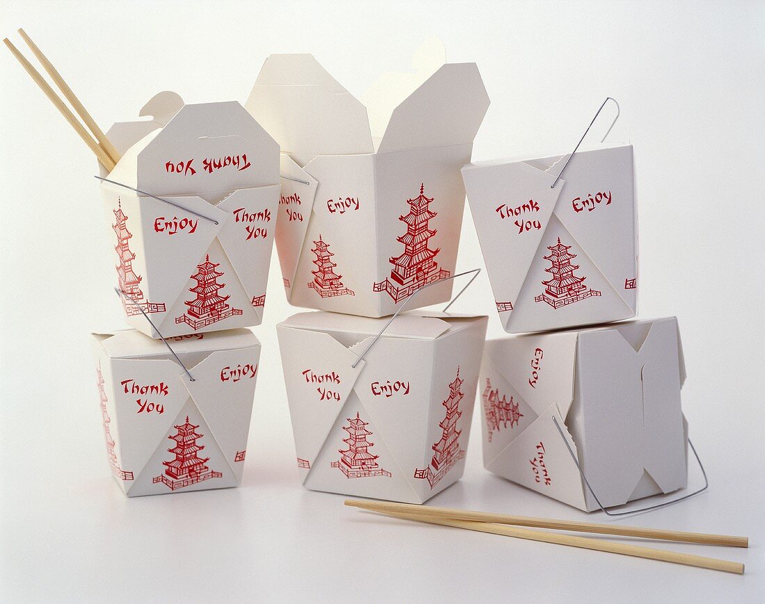 Chinesische Essens-Schachteln mit Essstäbchen