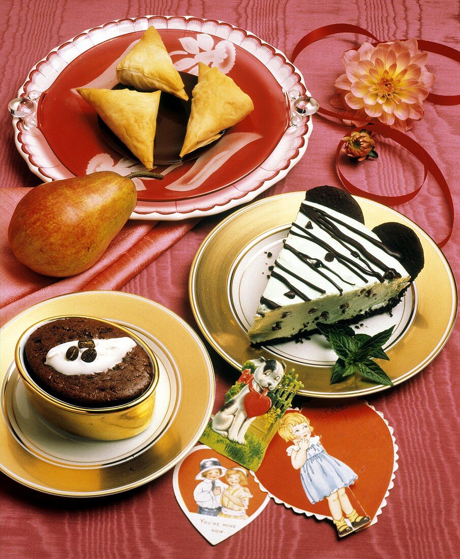 Drei verschiedene Kuchen-Desserts zum Valentinstag