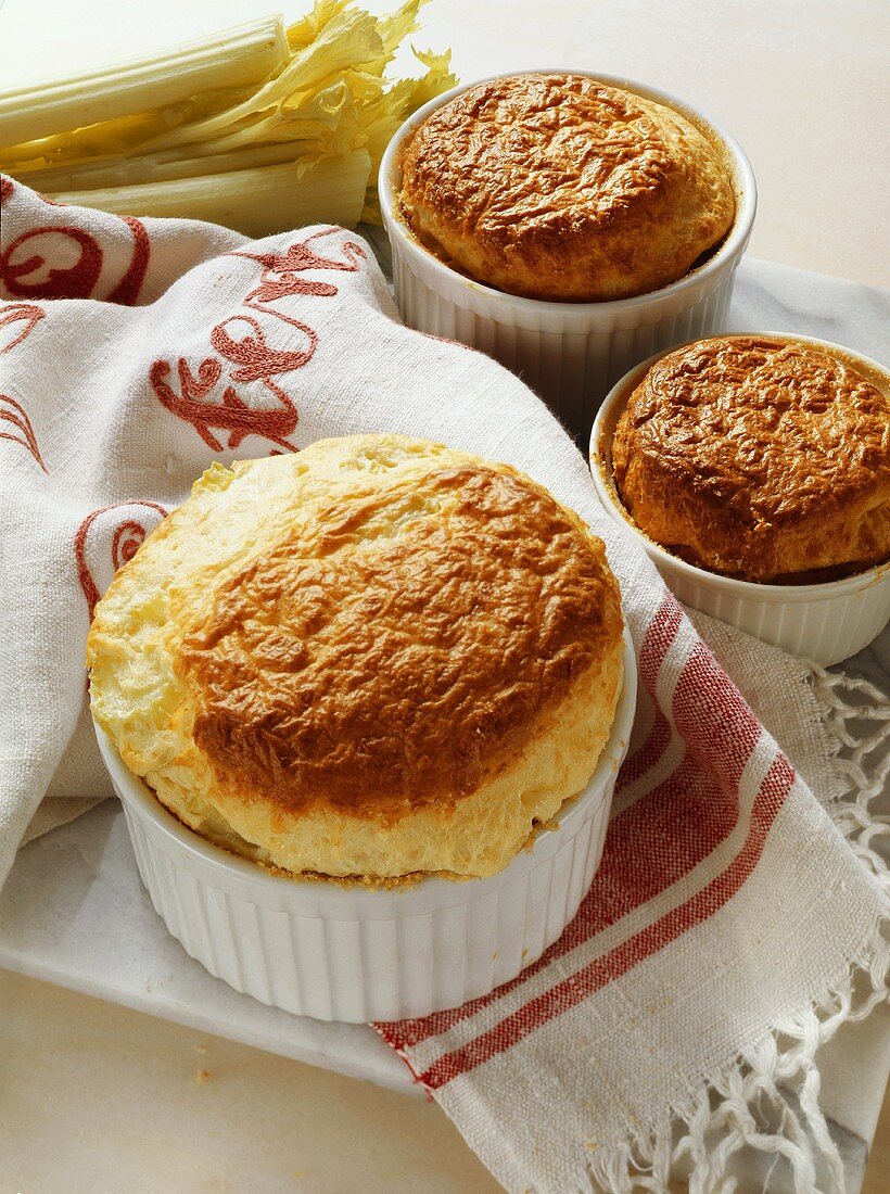 Kleine Käsesouffles