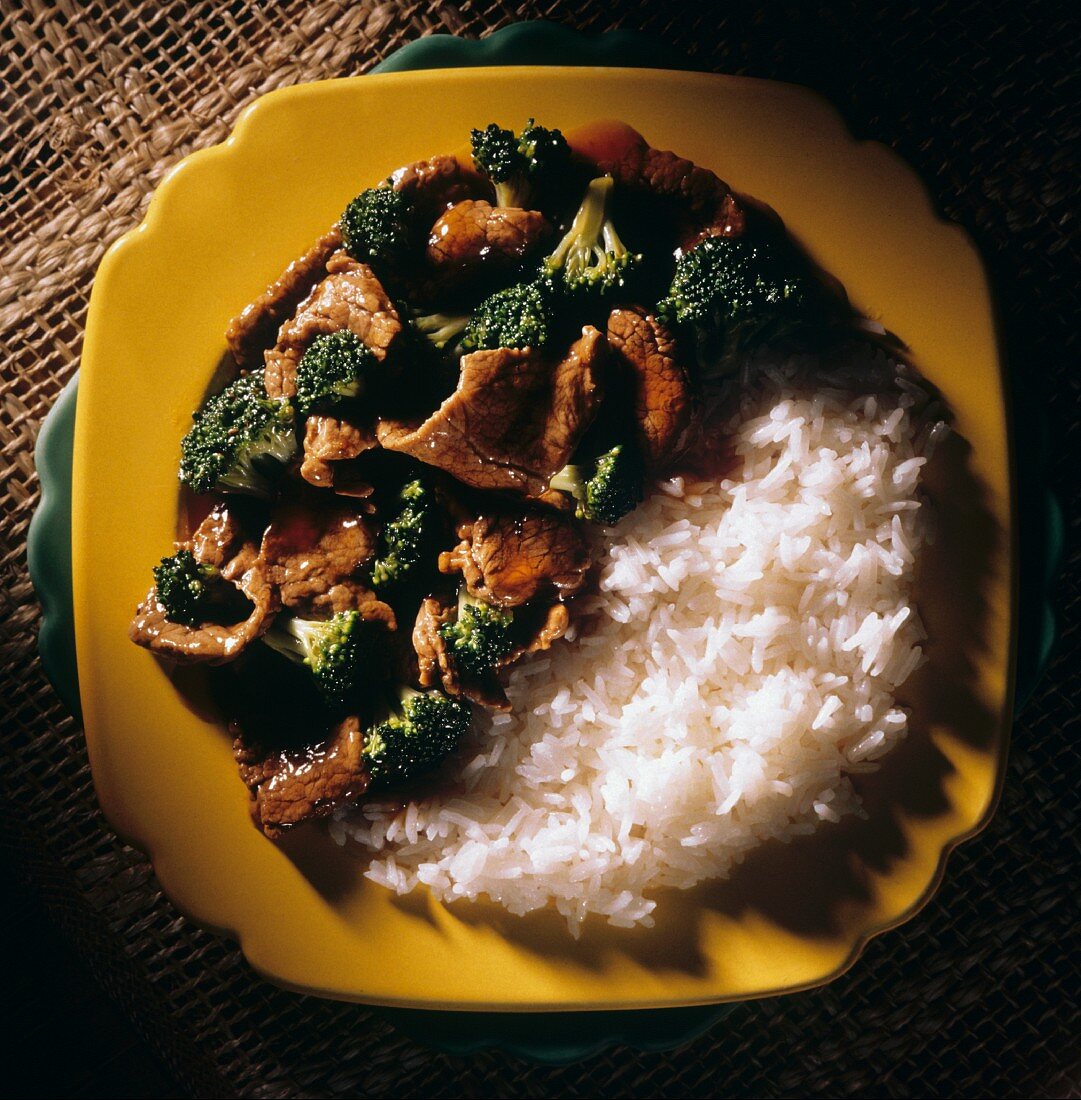 Rindfleisch & Brokkoli mit gekochtem weissen Reis