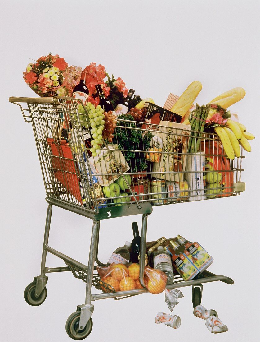 Ein voller Supermarkt-Einkaufswagen
