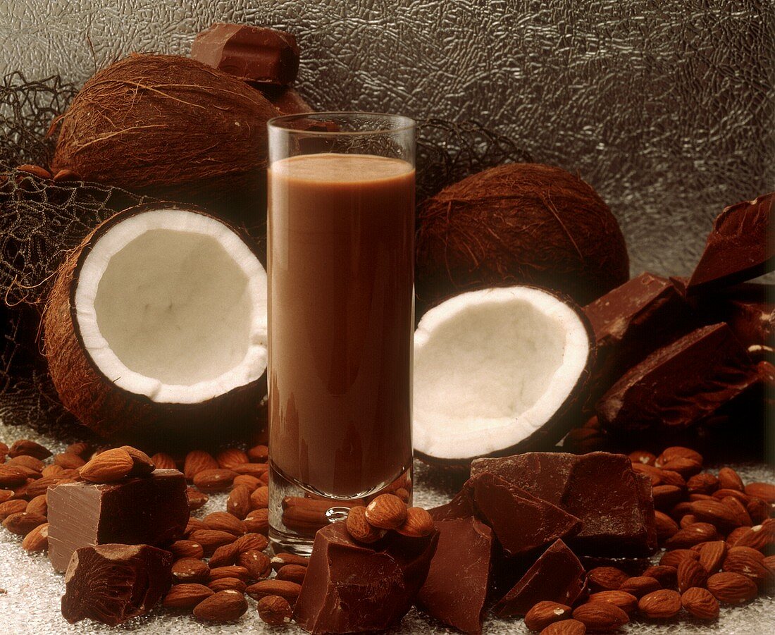 Schokoladenmilchshake mit Kokosnüssen & Mandeln