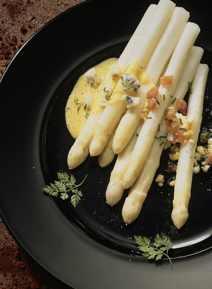 White Asparagus with Sauce