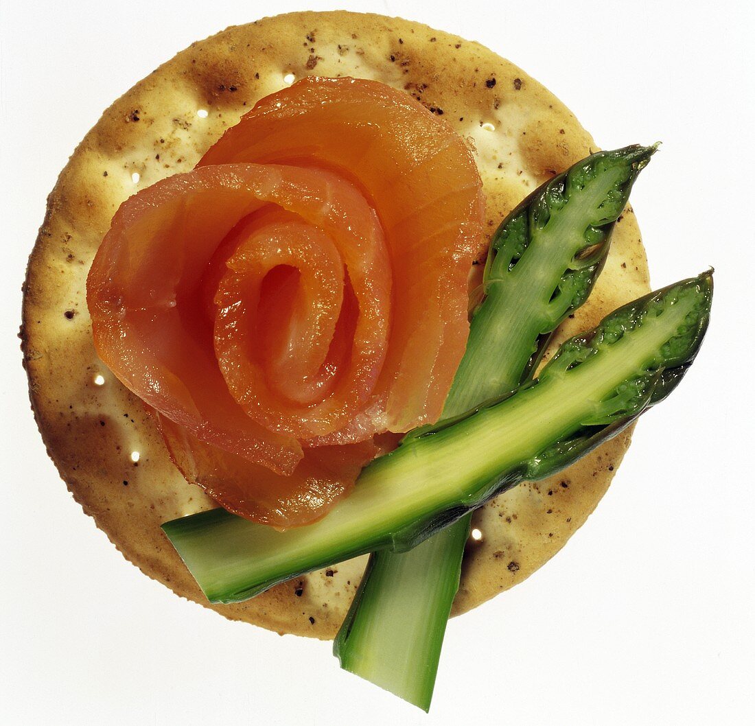 Cracker with Smoked Salmon and Asparagus