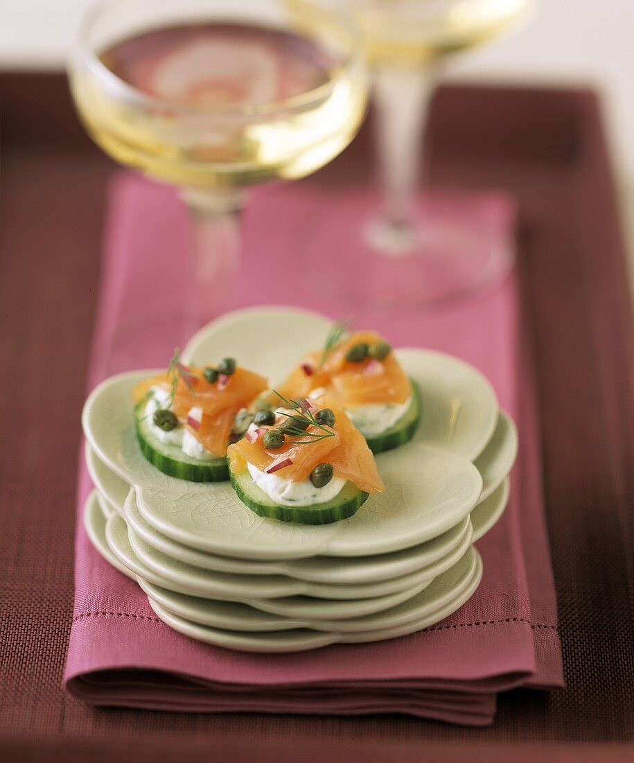 Cucumber hors d'oeuvres with Smoked Salmon and Capers