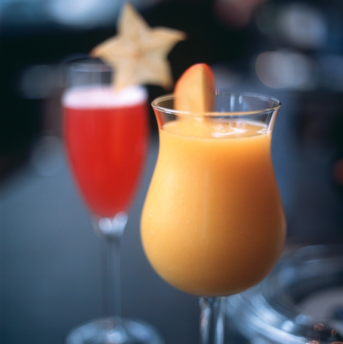 Mango-Cocktail und Fruchtpunsch-Cocktail