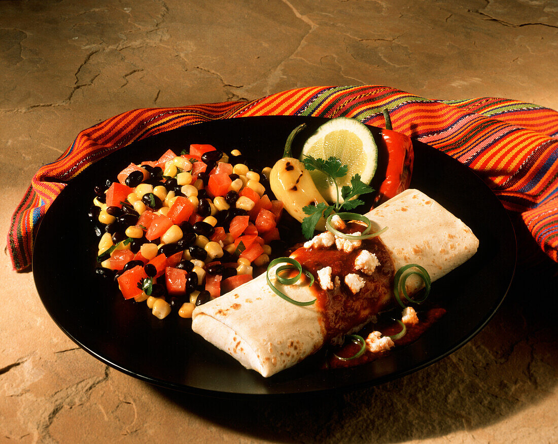 Burrito mit Mais-Tomaten-Bohnen-Salat