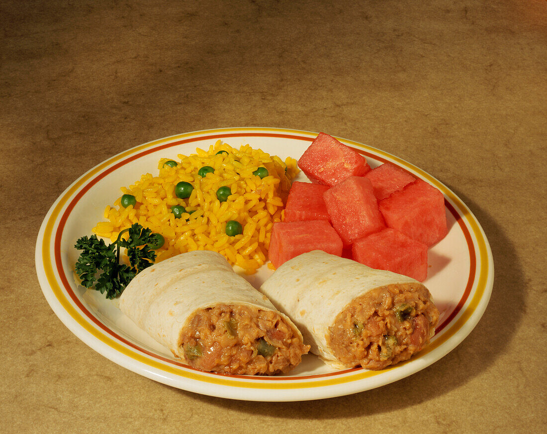 Soja-Burritos mit Reis und Wassermelone