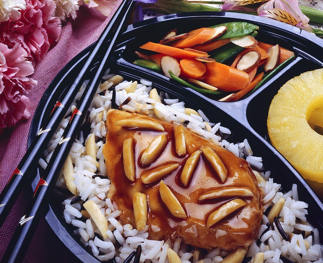 Hähnchenbrust mit Reis und Mandelsauce