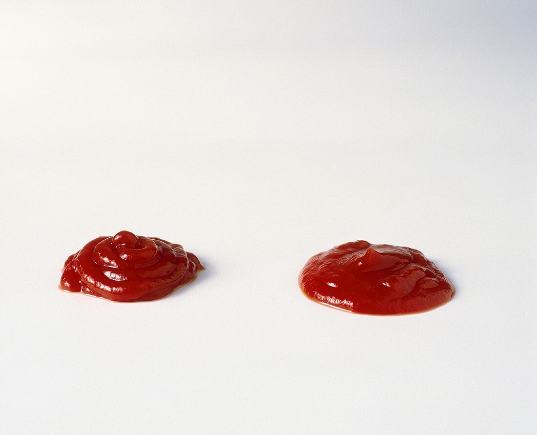 Zwei Kleckse Ketchup