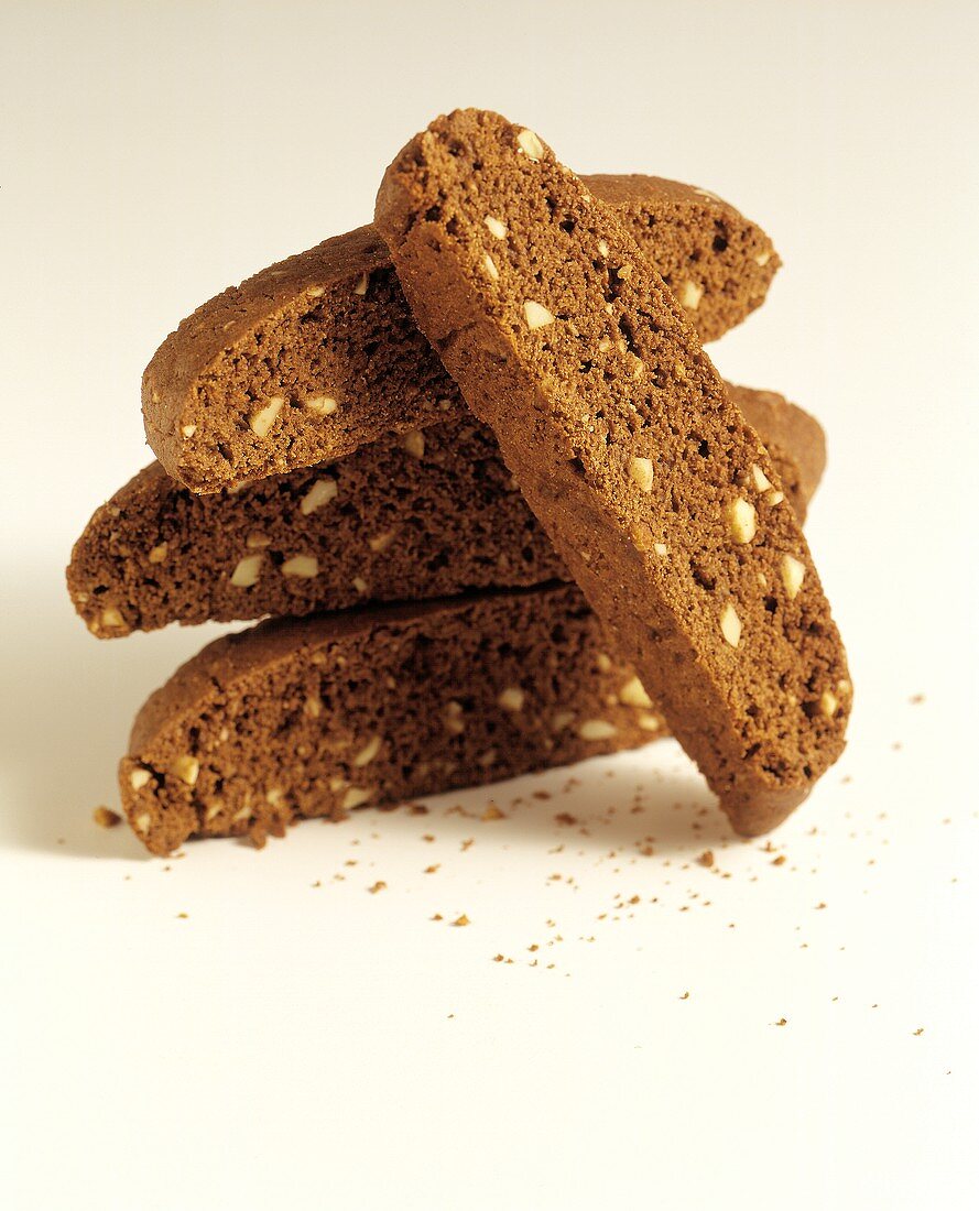 Biscotti con le nocciole (Nussplätzchen mit Schokolade)