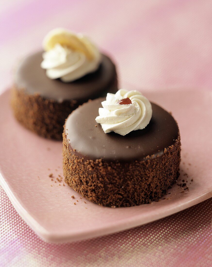 Mini Cream Filled Chocolate Cakes