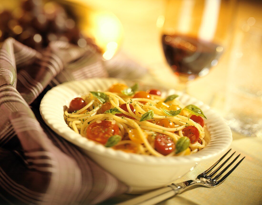 Spaghetti ai ciliegini (Spaghetti mit Tomaten & Basilikum)