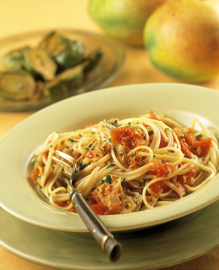 Pasta alla trapanese (Spaghetti mit Thunfisch & Tomaten)