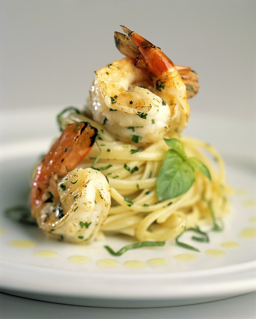 Linguine alla genovese (Pasta with basil and prawns)