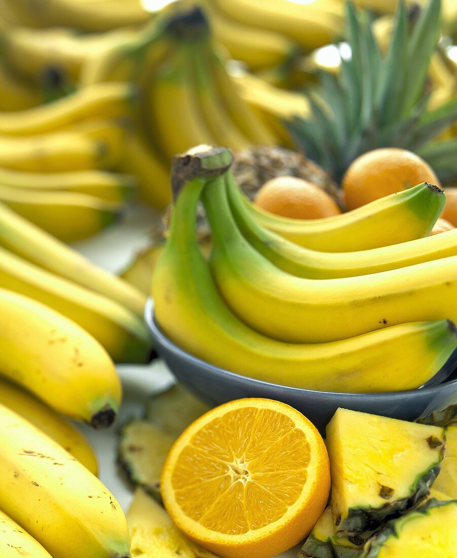 Bananen, Ananas und Orangen