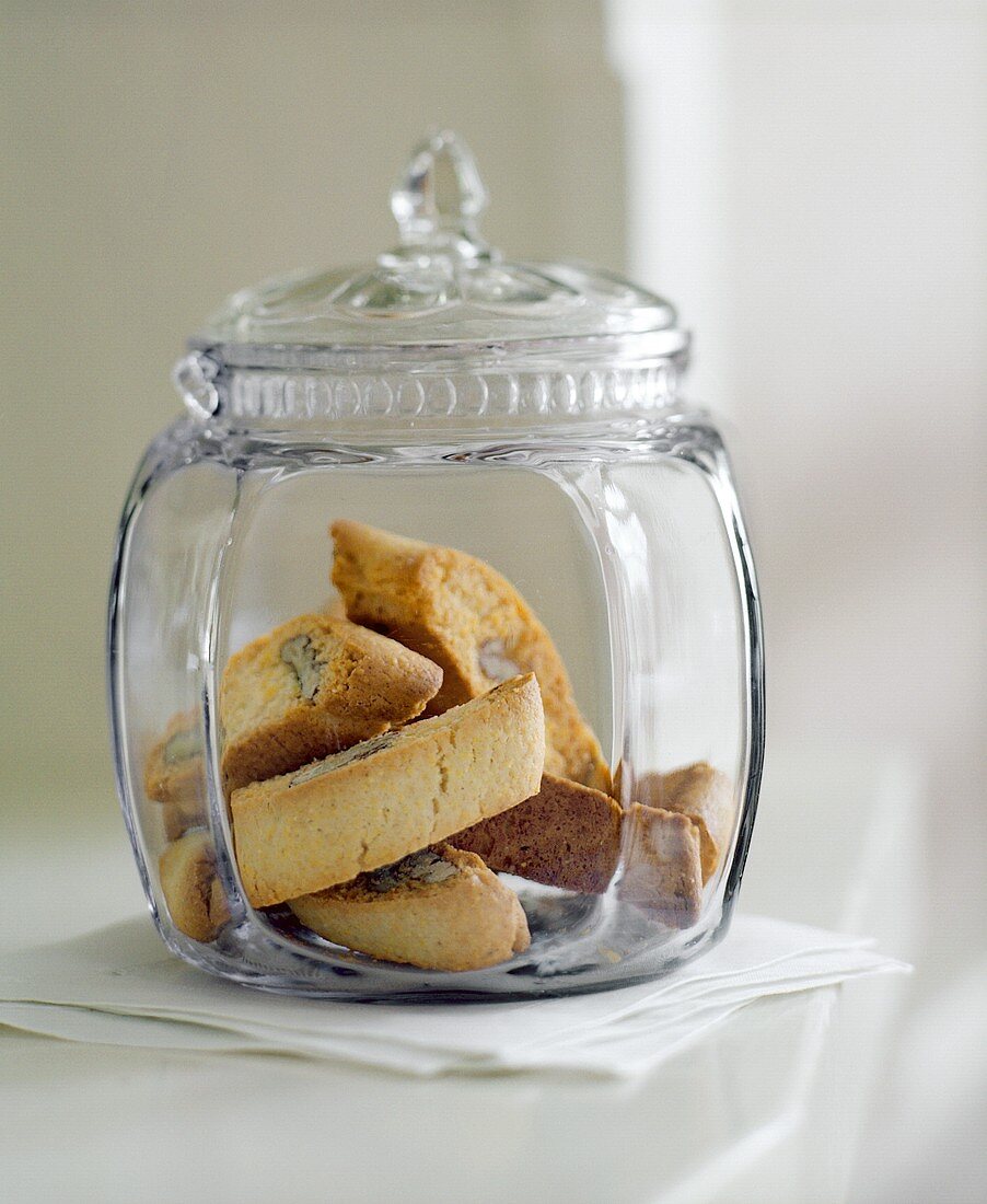 Cantucci alle mandorle (almond biscuits), Tuscany, Italy