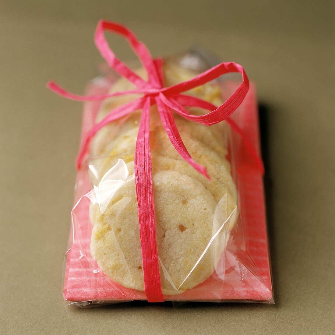 Lemon biscuits as a gift