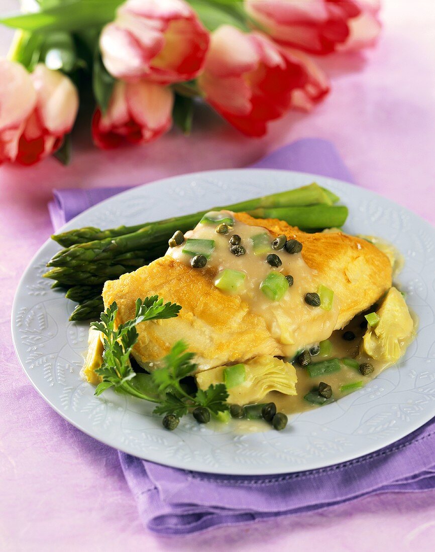Chicken with artichoke sauce, capers and green asparagus