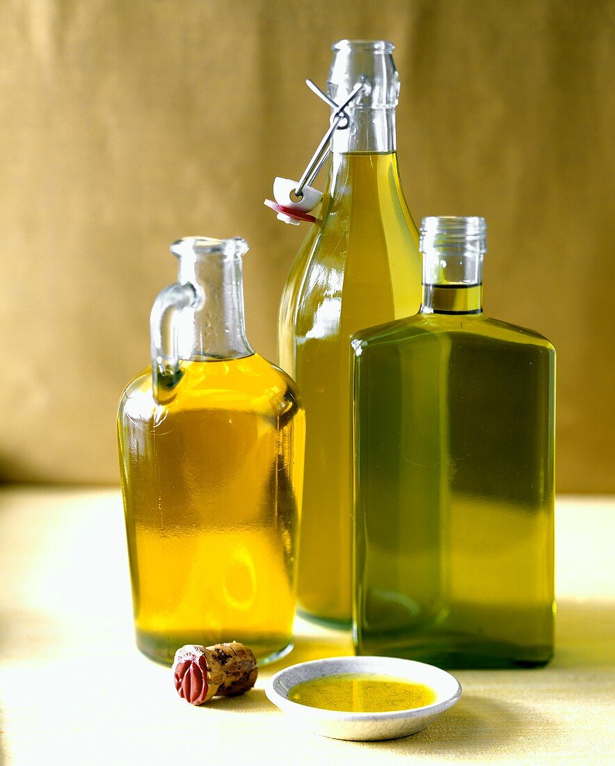 Drei Flaschen Olivenöl
