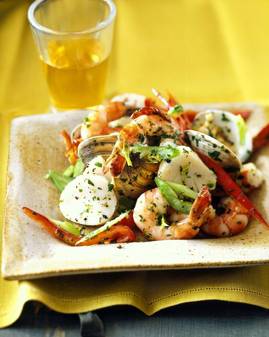 Seafood salad with mussels, shrimps and vegetables