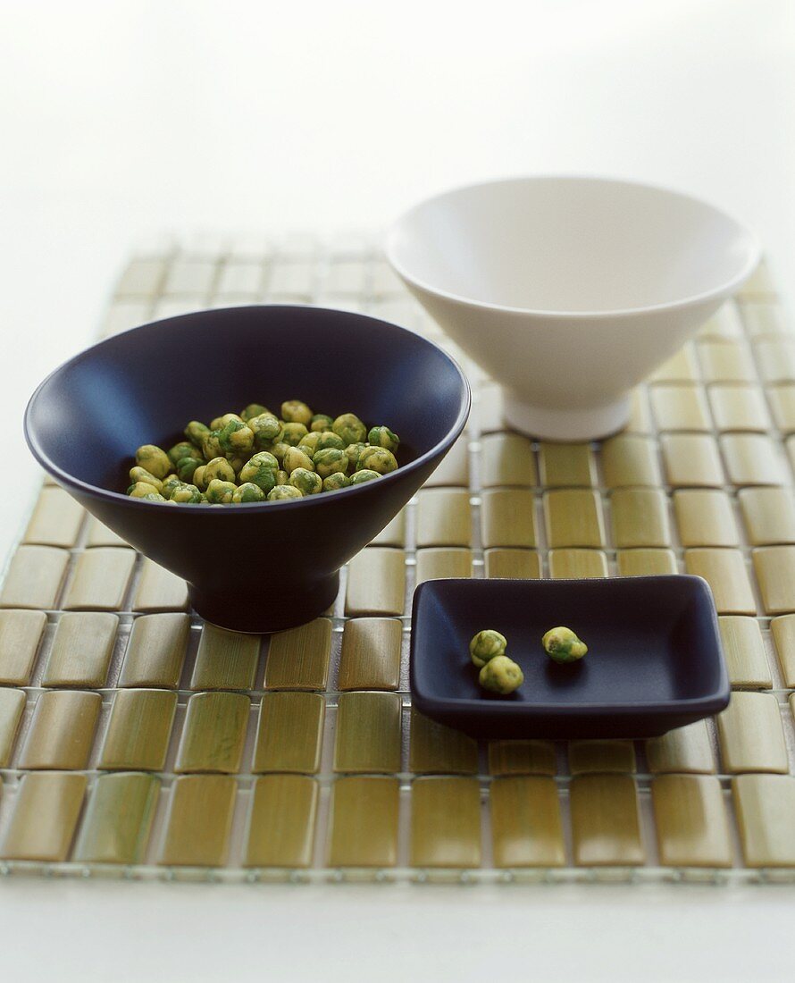 Wasabi peas (pea snack with spicy wasabi)
