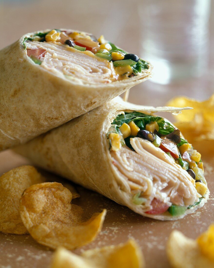 Wraps with turkey breast, sweetcorn & vegetables; crisps