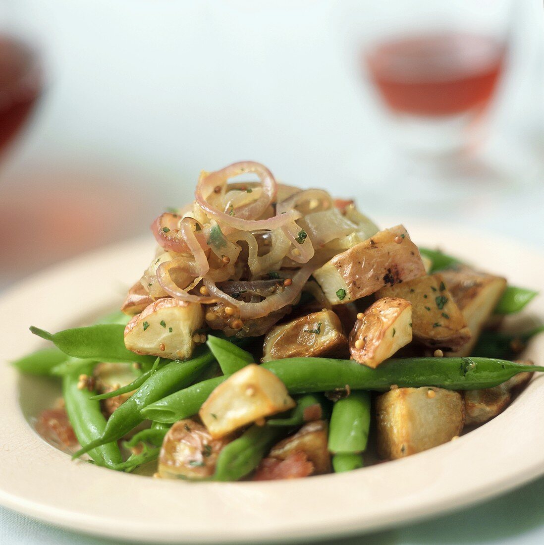 Fried potatoes with green beans and onions