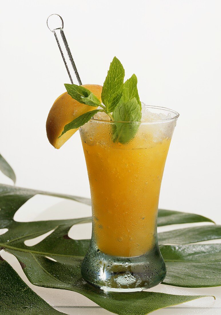 Apricot Cocktail with Ginger Ale
