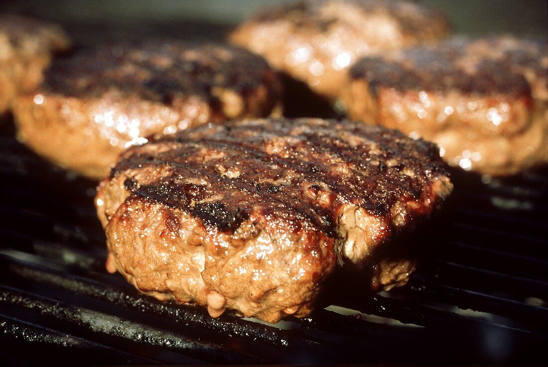 Frikadellen auf dem Grill